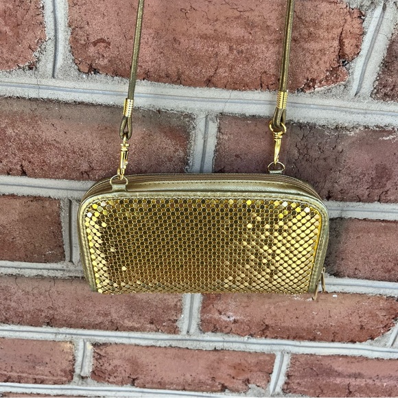 Vintage chain link purse. gold metal. Very cute for formal, party or concerts - Picture 2 of 7